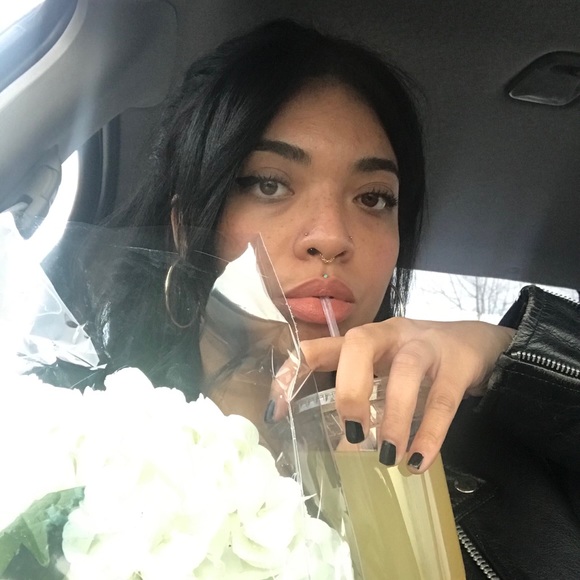 Meet your Posher, Ashley - Picture 3 of 3